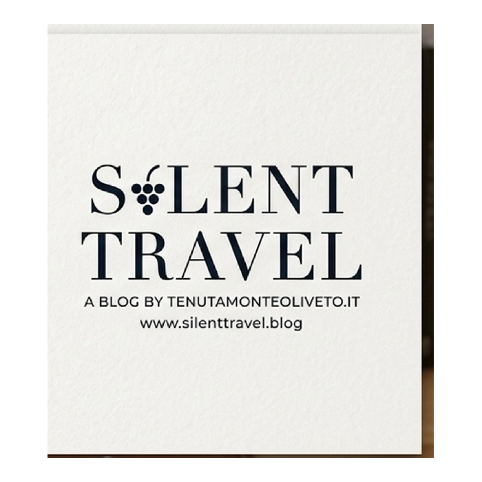 Logo SilentTravel Opzione 3 – Typographic Elegance